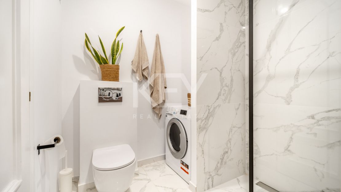 Stylish renovated penthouse with sea views in Nueva Andalucía