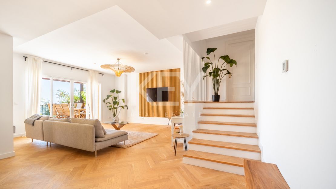 Stylish renovated penthouse with sea views in Nueva Andalucía