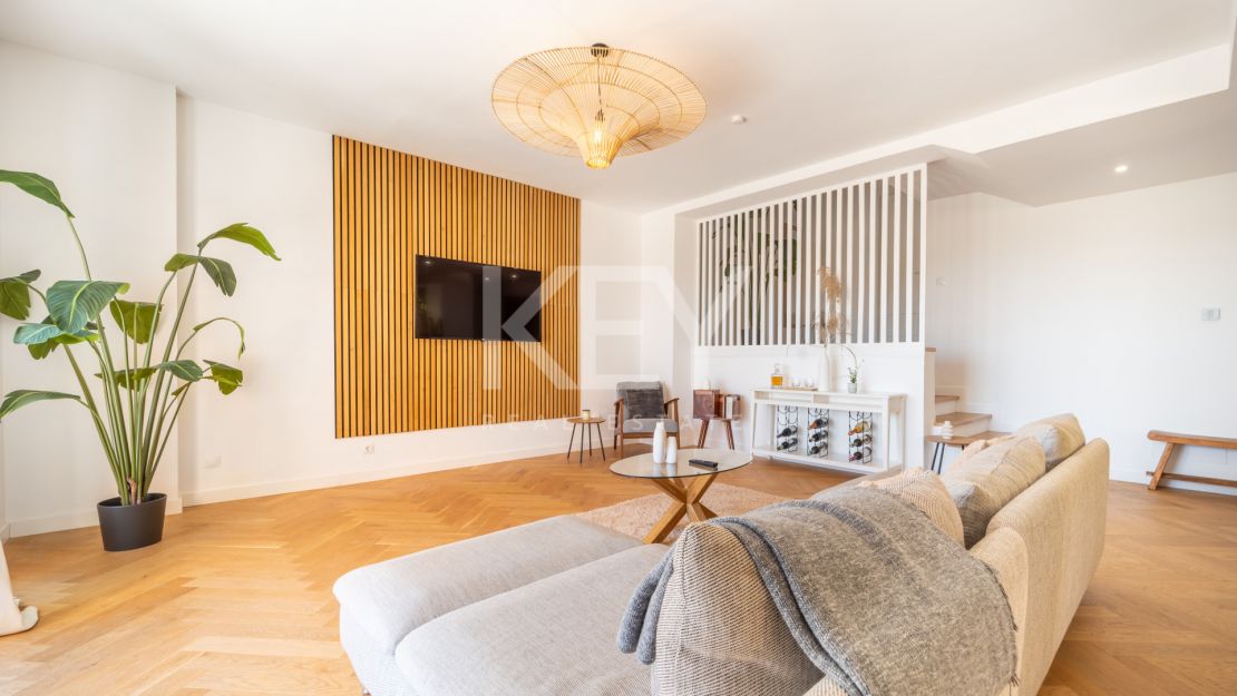 Stylish renovated penthouse with sea views in Nueva Andalucía