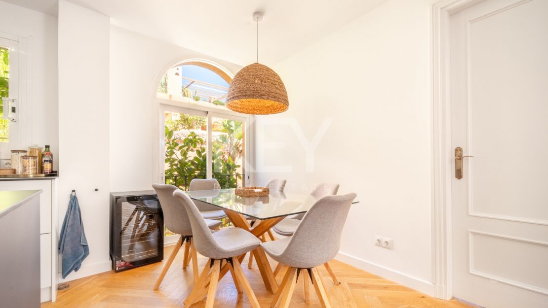 Stylish renovated penthouse with sea views in Nueva Andalucía