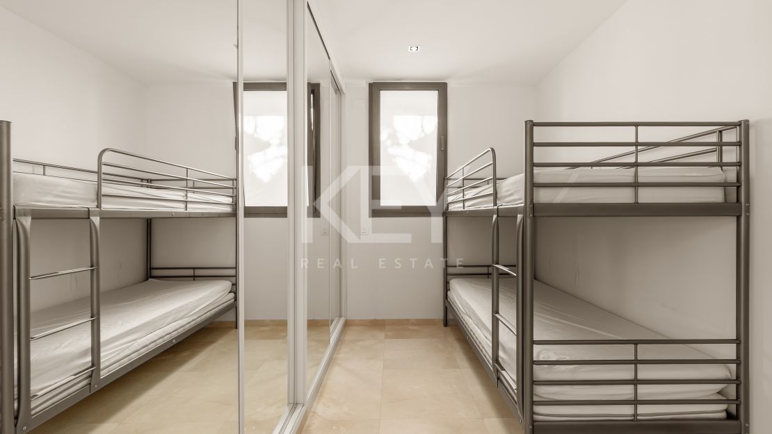 Contemporary villa with panoramic views and tennis court in Nueva Andalucía