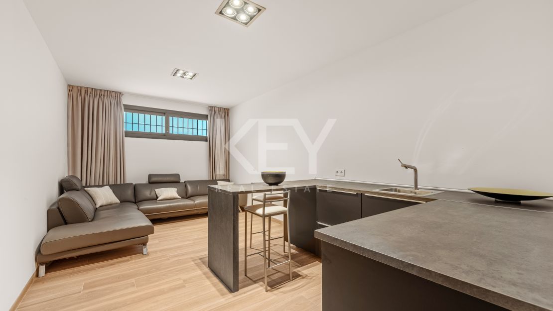 Contemporary villa with panoramic views and tennis court in Nueva Andalucía