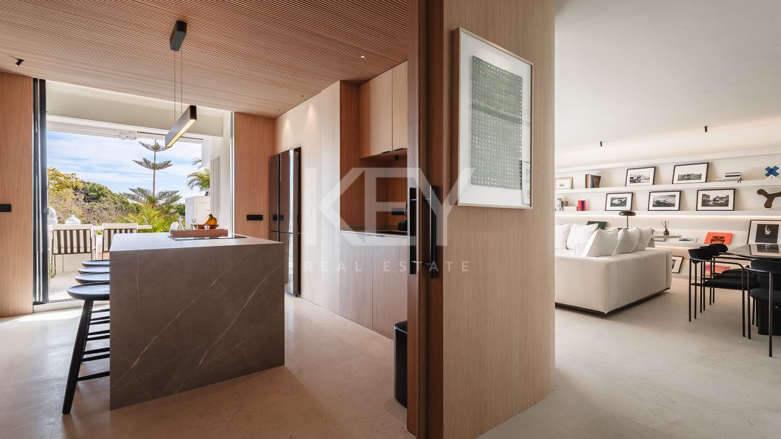 Renovated apartment with mountain views and private pool on the Golden Mile