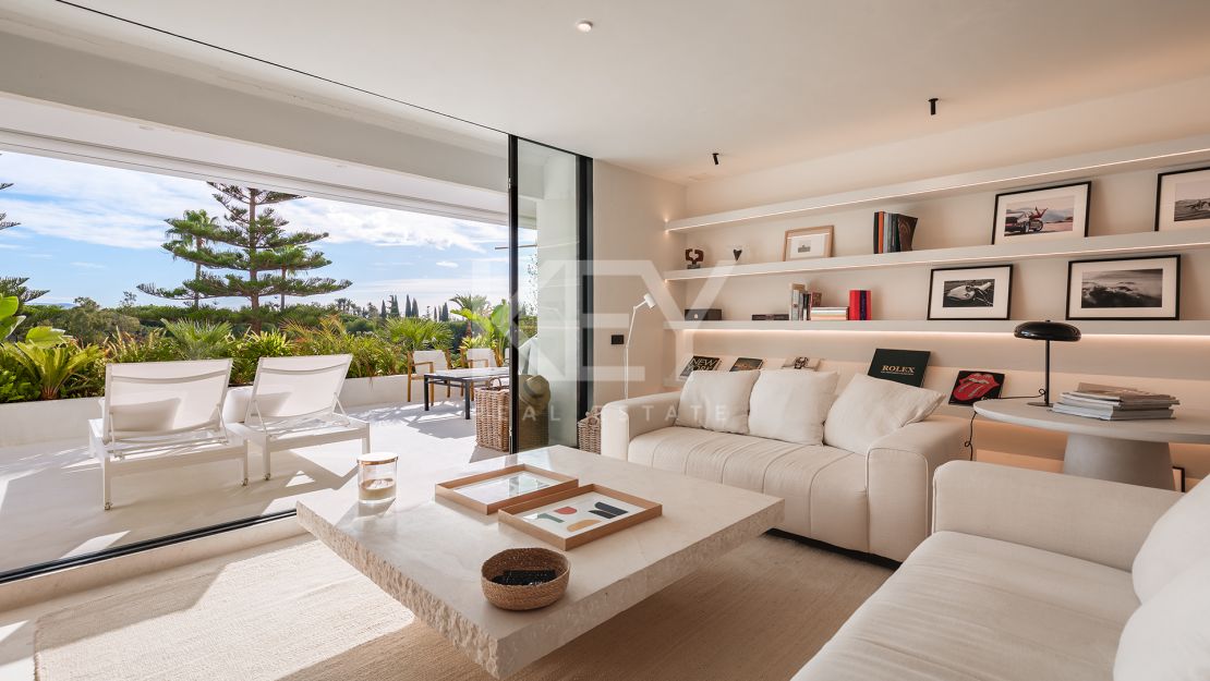 Renovated apartment with mountain views and private pool on the Golden Mile