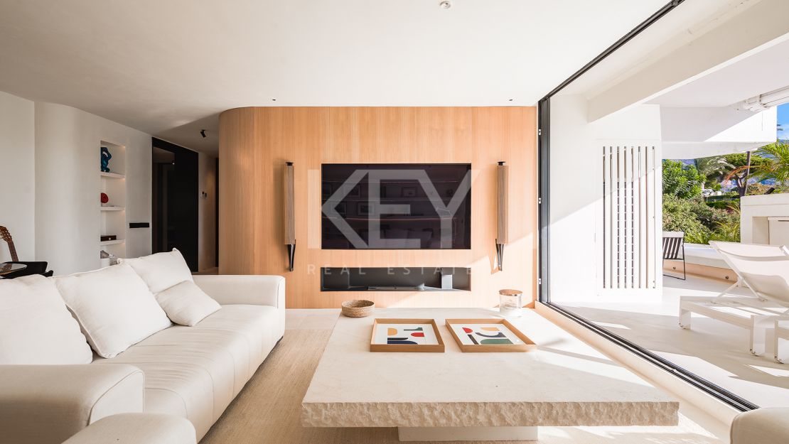 Renovated apartment with mountain views and private pool on the Golden Mile