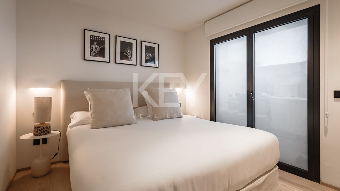 Renovated apartment with mountain views and private pool on the Golden Mile