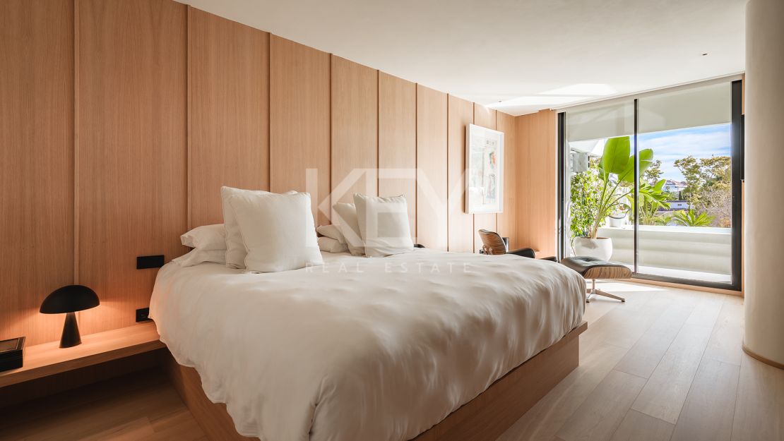 Renovated apartment with mountain views and private pool on the Golden Mile