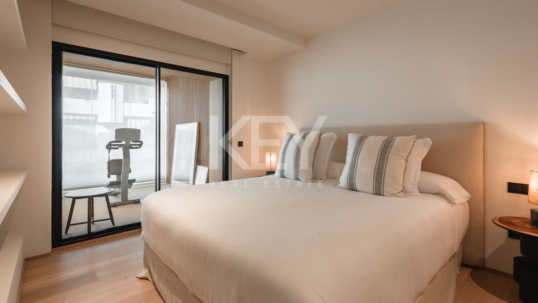 Renovated apartment with mountain views and private pool on the Golden Mile