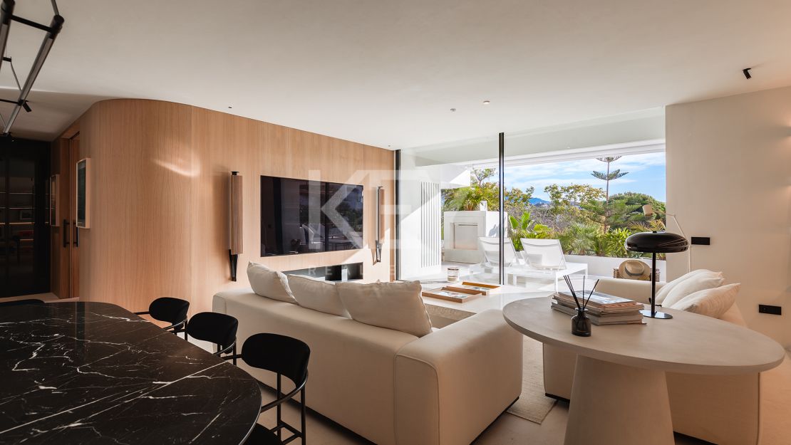 Renovated apartment with mountain views and private pool on the Golden Mile