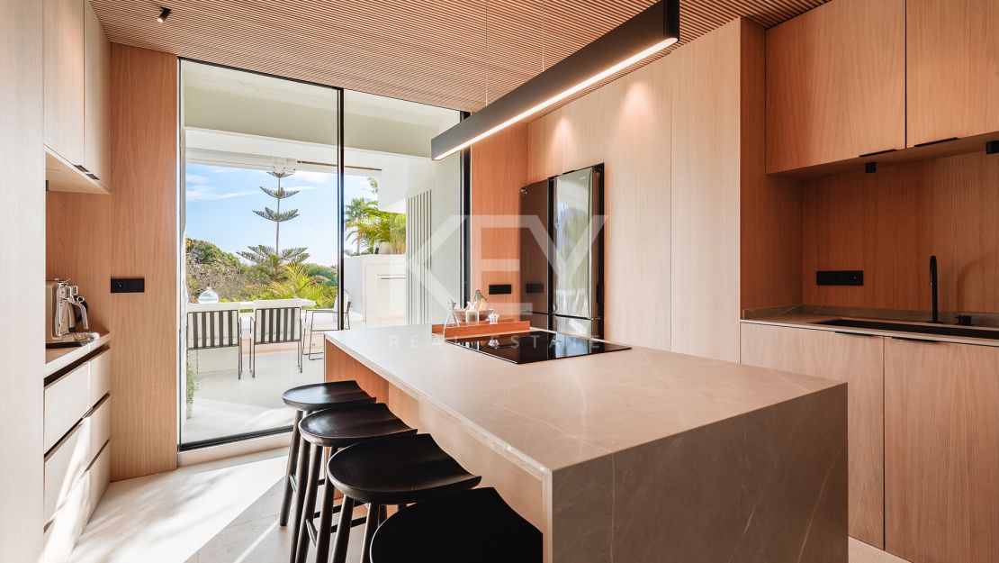 Renovated apartment with mountain views and private pool on the Golden Mile