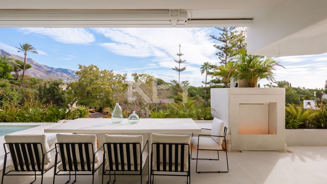 Renovated apartment with mountain views and private pool on the Golden Mile