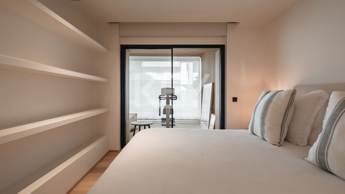 Renovated apartment with mountain views and private pool on the Golden Mile