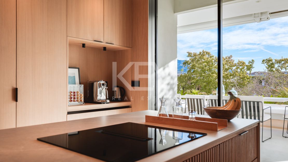 Renovated apartment with mountain views and private pool on the Golden Mile