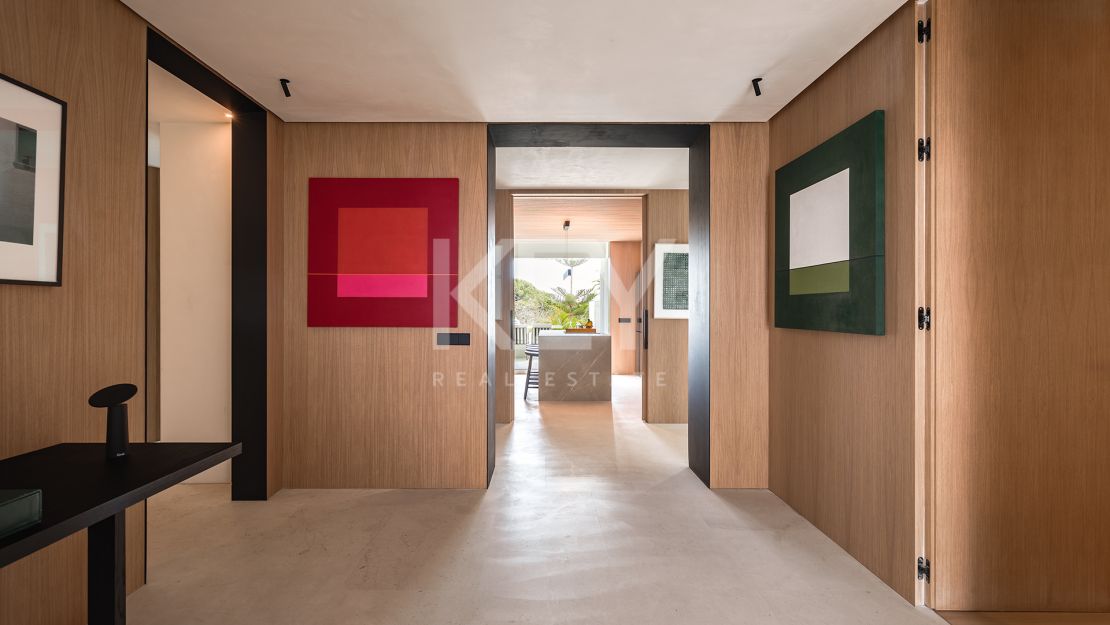 Renovated apartment with mountain views and private pool on the Golden Mile