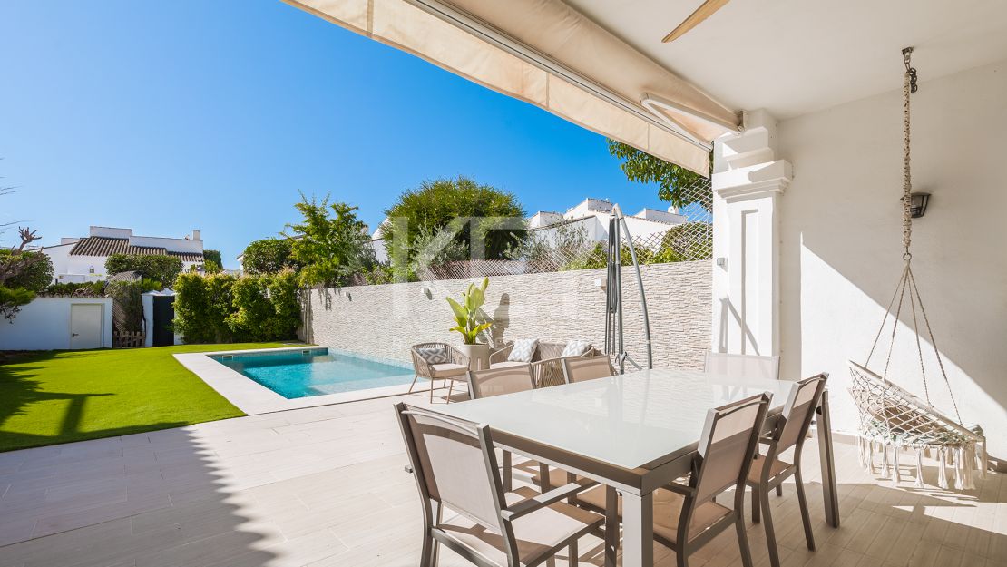 Stylish townhouse with private pool near the beach in San Pedro