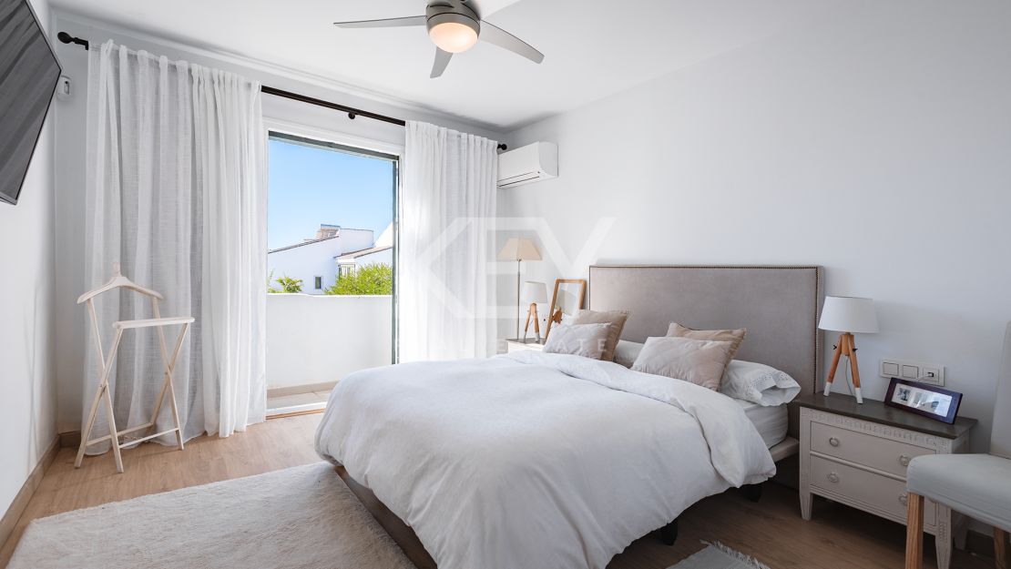 Stylish townhouse with private pool near the beach in San Pedro