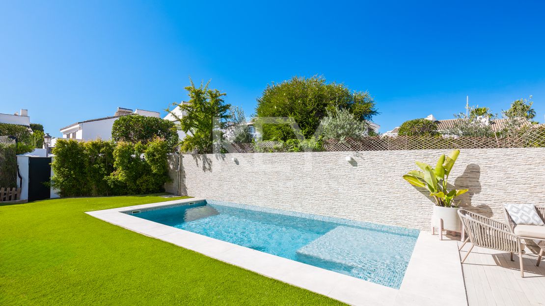 Stylish townhouse with private pool near the beach in San Pedro