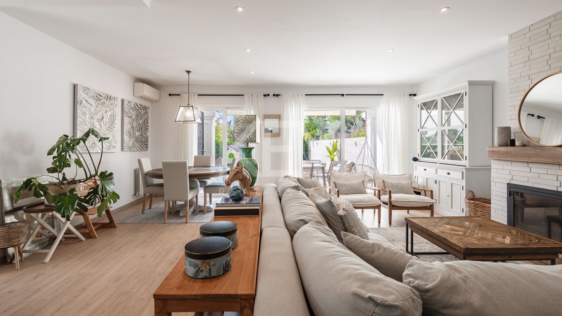 Stylish townhouse with private pool near the beach in San Pedro