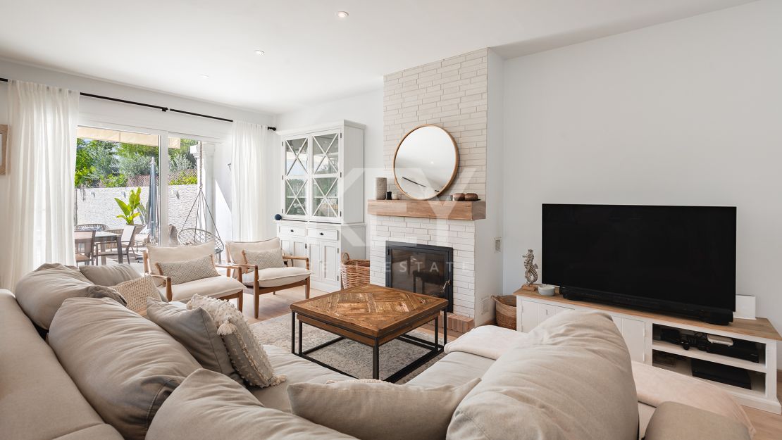 Stylish townhouse with private pool near the beach in San Pedro