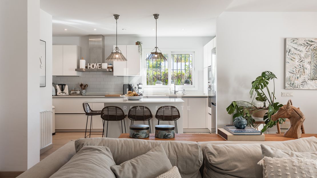 Stylish townhouse with private pool near the beach in San Pedro