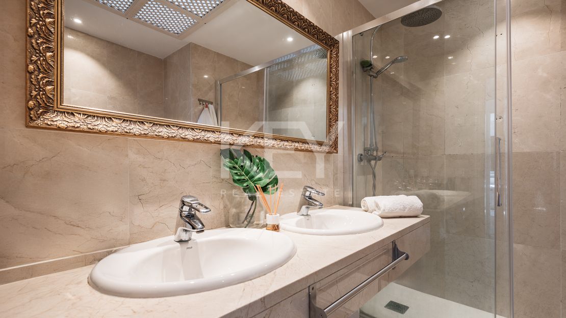 Stylish townhouse with private pool near the beach in San Pedro