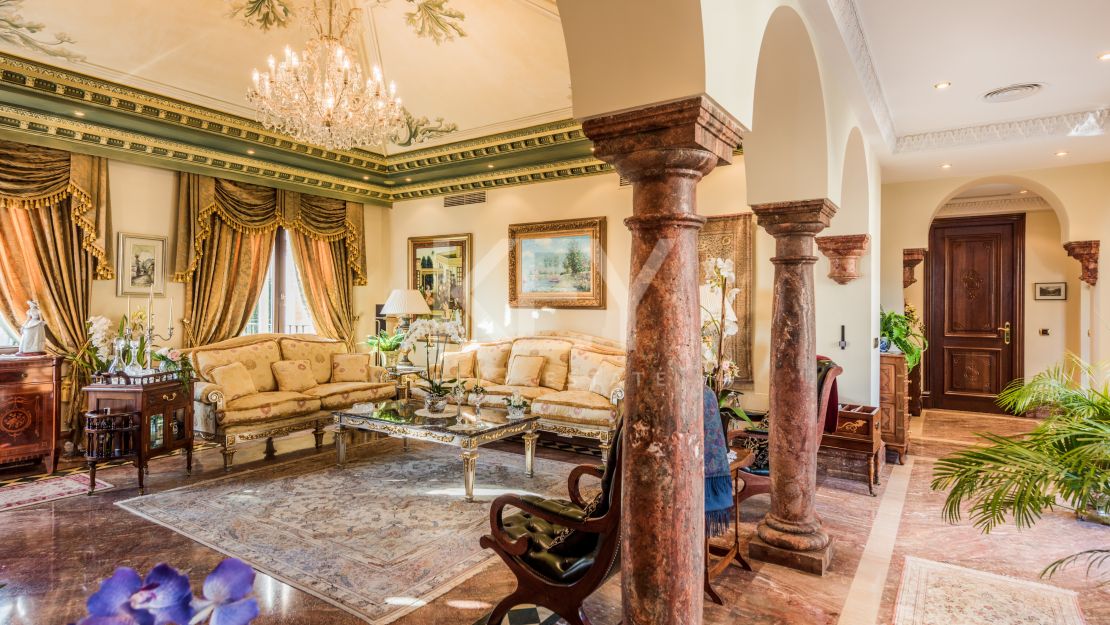 Великолепная вилла с панорамным видом на море и гостевым домом в Сьерра-Бланка