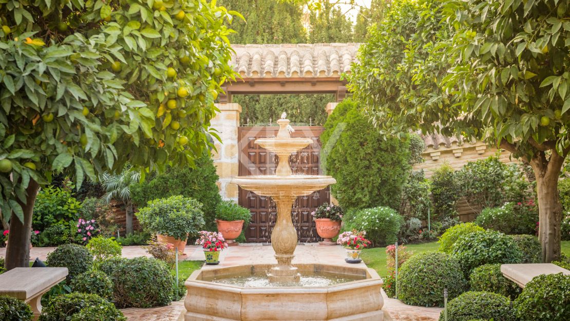 Великолепная вилла с панорамным видом на море и гостевым домом в Сьерра-Бланка