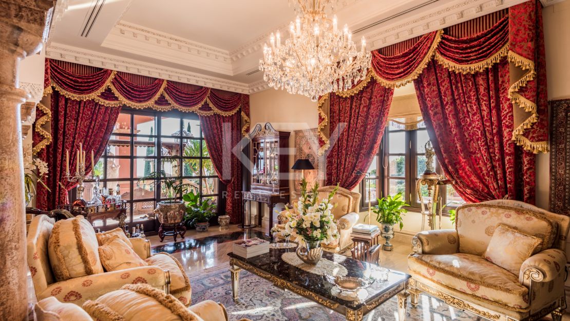 Великолепная вилла с панорамным видом на море и гостевым домом в Сьерра-Бланка