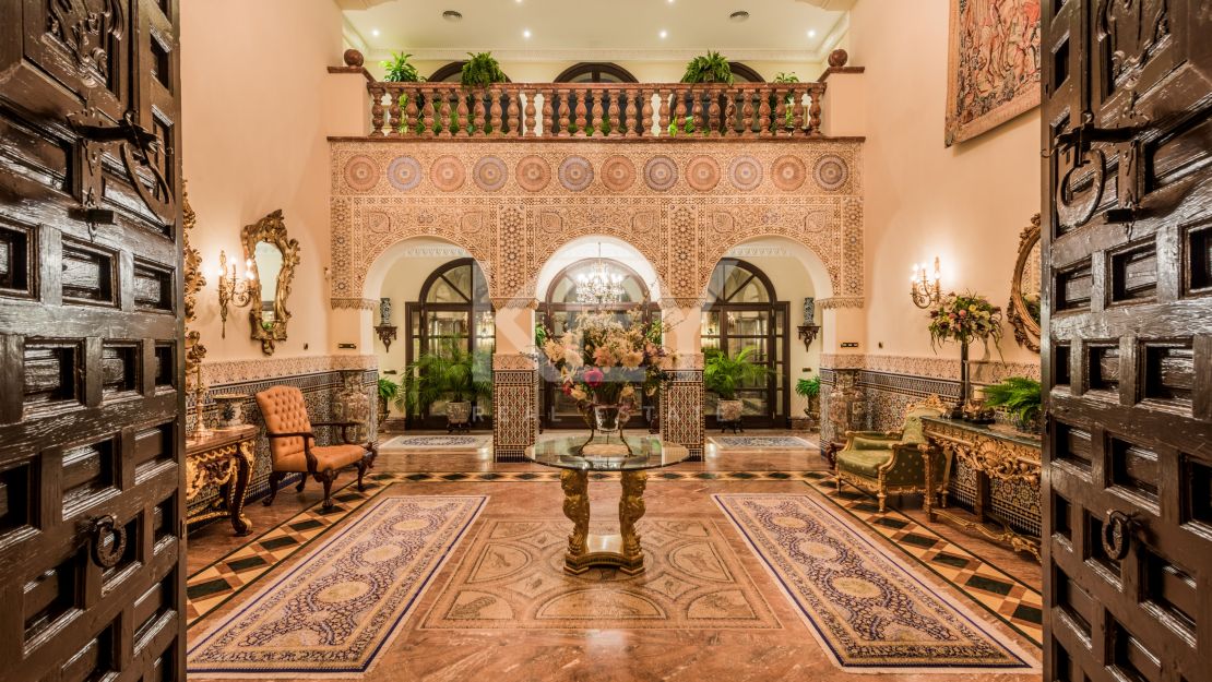 Великолепная вилла с панорамным видом на море и гостевым домом в Сьерра-Бланка