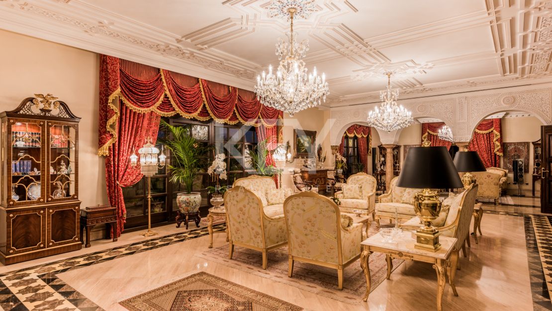 Великолепная вилла с панорамным видом на море и гостевым домом в Сьерра-Бланка