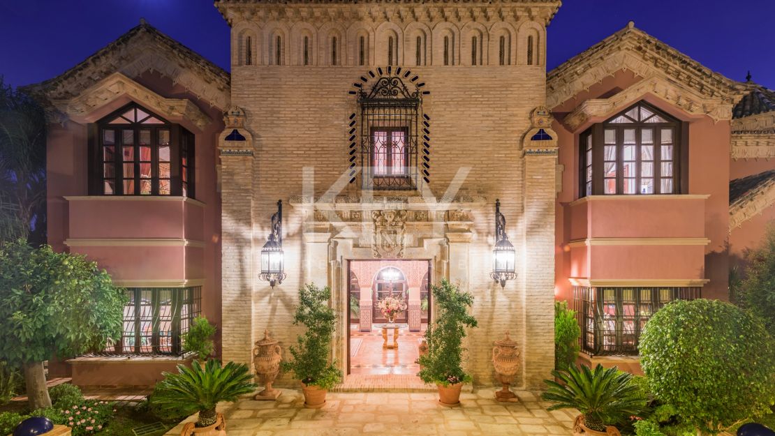 Великолепная вилла с панорамным видом на море и гостевым домом в Сьерра-Бланка