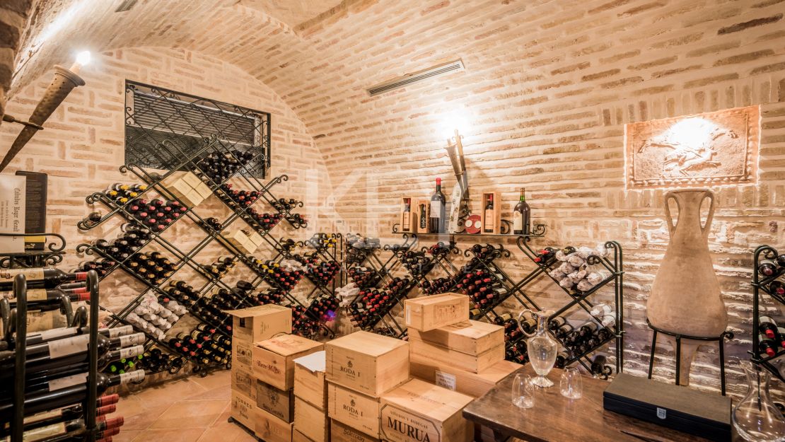 Великолепная вилла с панорамным видом на море и гостевым домом в Сьерра-Бланка