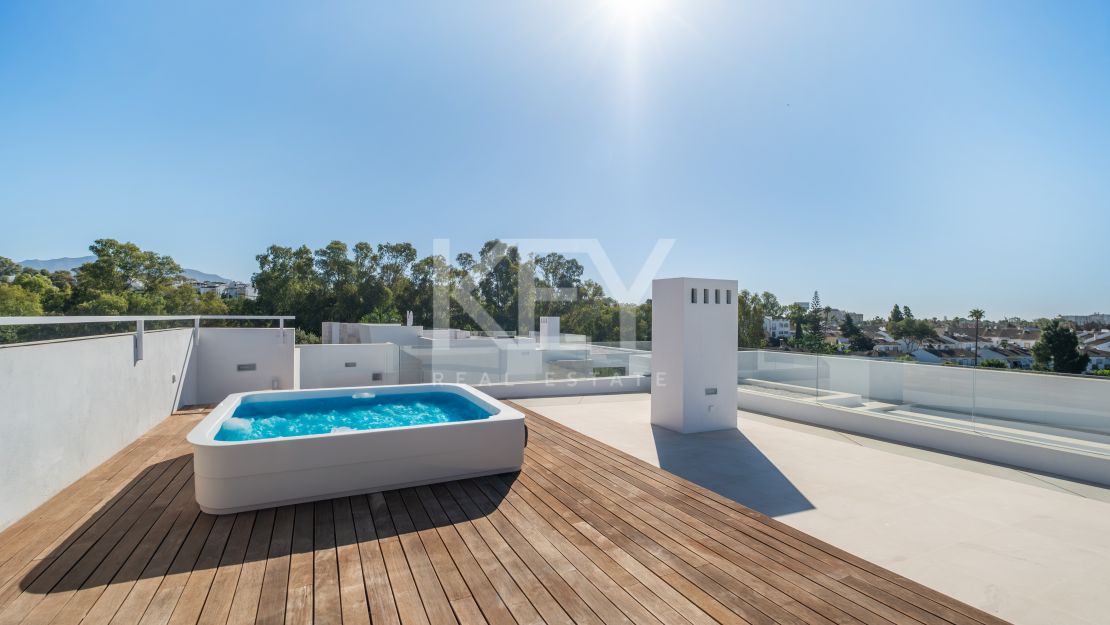Современная вилла с частным спа, тренажерным залом и кинотеатром в Эль Параисо, Эстепона