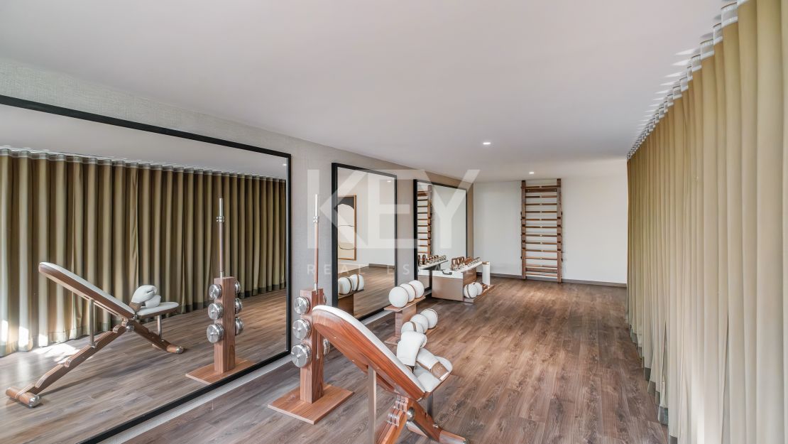 Современная вилла с частным спа, тренажерным залом и кинотеатром в Эль Параисо, Эстепона