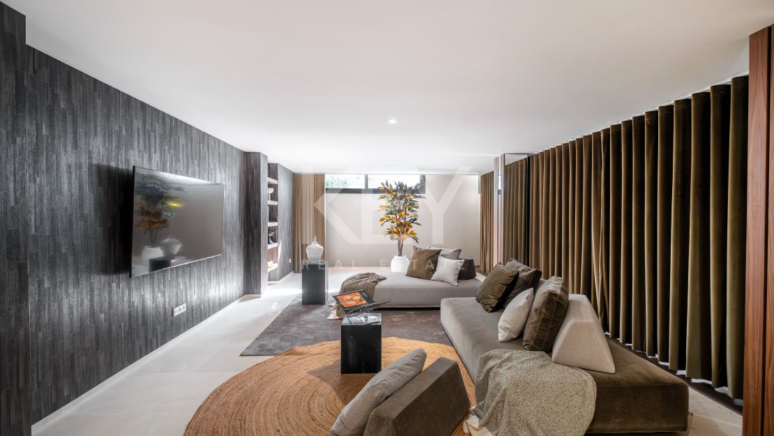 Современная вилла с частным спа, тренажерным залом и кинотеатром в Эль Параисо, Эстепона