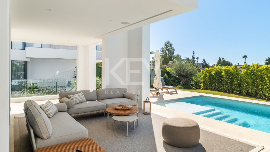 Современная вилла с частным спа, тренажерным залом и кинотеатром в Эль Параисо, Эстепона