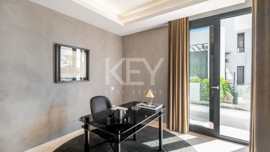 Современная вилла с частным спа, тренажерным залом и кинотеатром в Эль Параисо, Эстепона