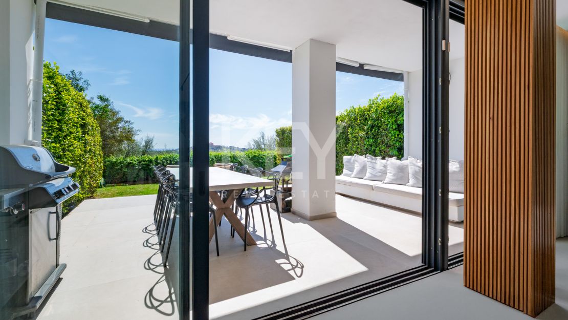 Fully renovated townhouse with golf, sea, and mountain views in La Quinta, Benahavís