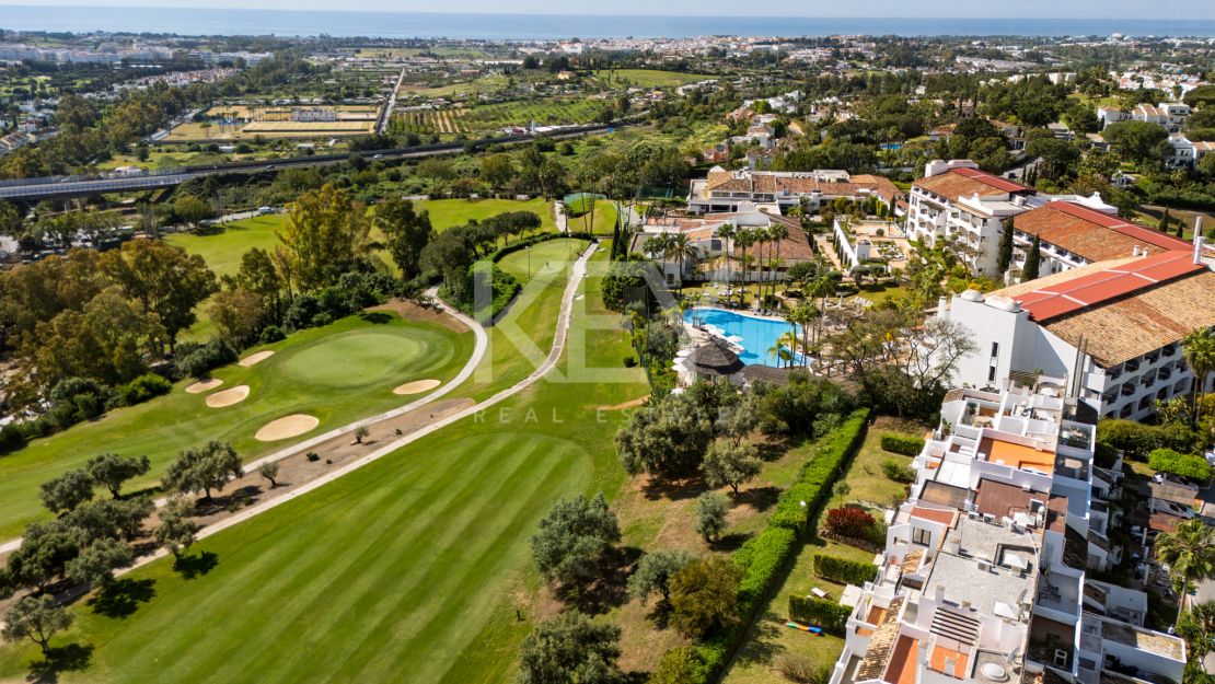 Fully renovated townhouse with golf, sea, and mountain views in La Quinta, Benahavís