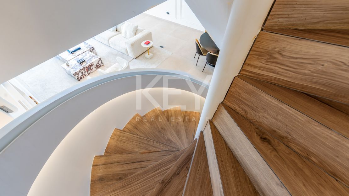 Fully renovated townhouse with golf, sea, and mountain views in La Quinta, Benahavís