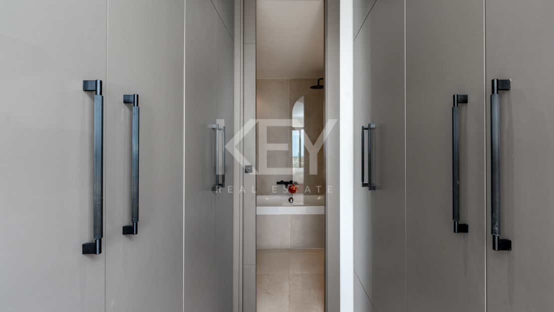 Fully renovated townhouse with golf, sea, and mountain views in La Quinta, Benahavís