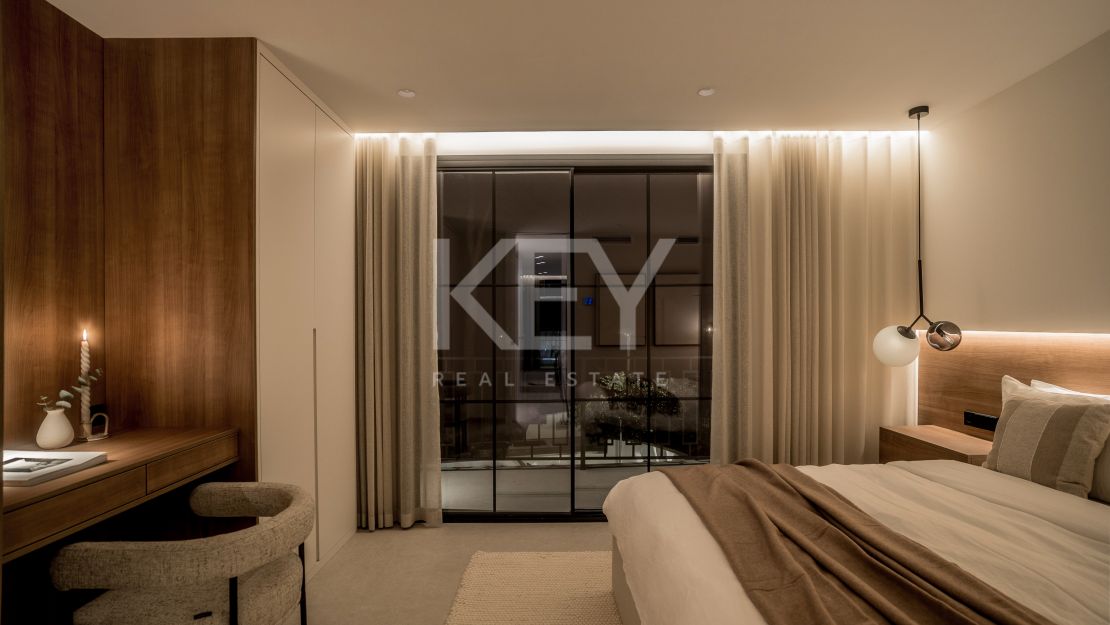 Вилла на первой линии гольф-поля, смежная, в Пеньябланка, Нуэва Андалусия