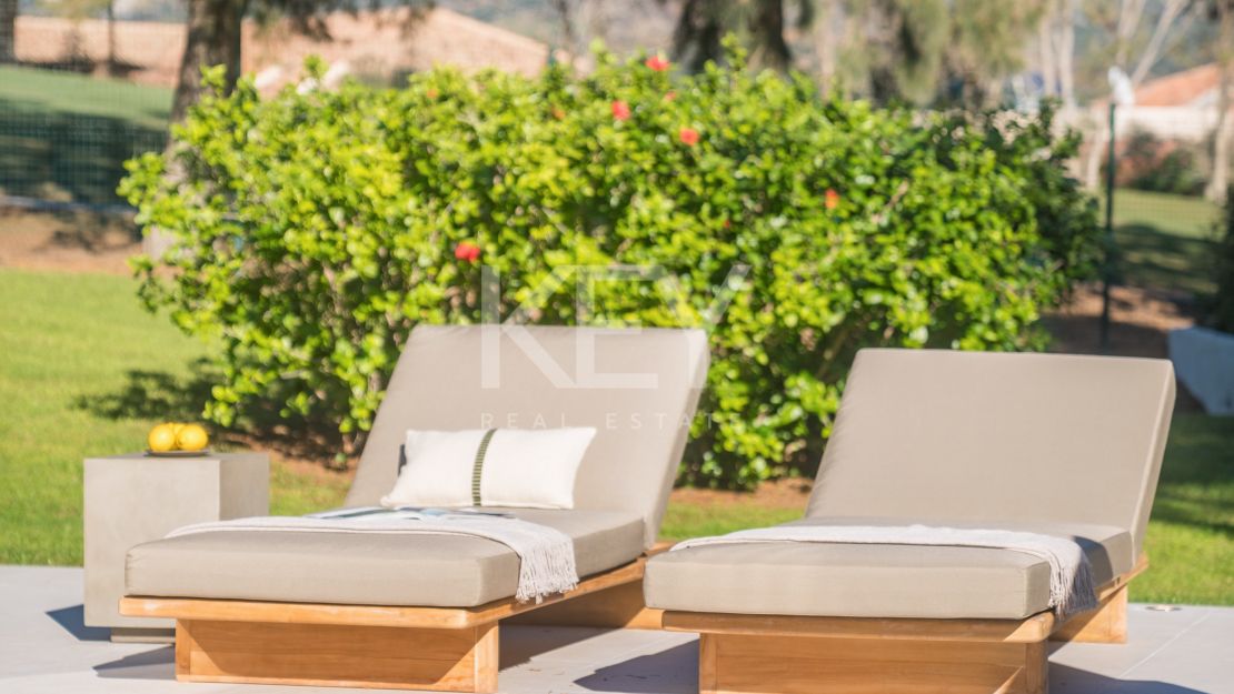 Вилла на первой линии гольф-поля, смежная, в Пеньябланка, Нуэва Андалусия