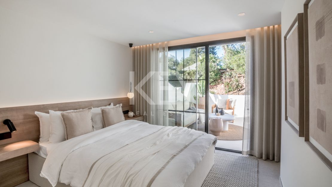 Вилла на первой линии гольф-поля, смежная, в Пеньябланка, Нуэва Андалусия