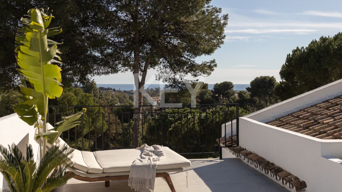 Вилла на первой линии гольф-поля, смежная, в Пеньябланка, Нуэва Андалусия