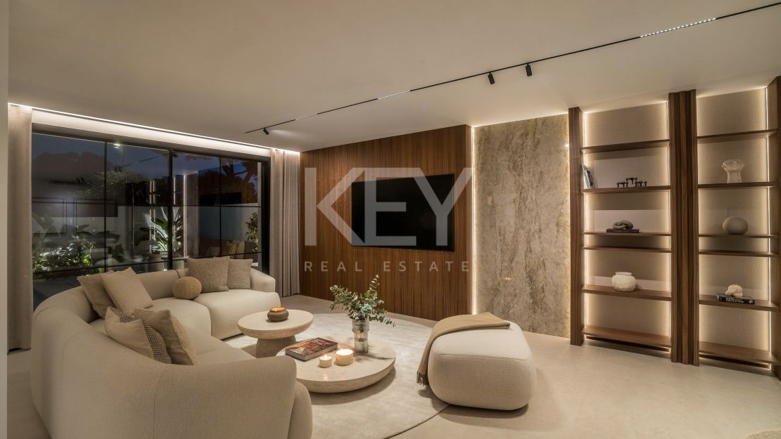 Вилла на первой линии гольф-поля, смежная, в Пеньябланка, Нуэва Андалусия