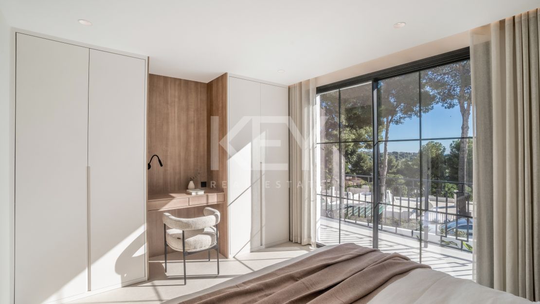 Вилла на первой линии гольф-поля, смежная, в Пеньябланка, Нуэва Андалусия