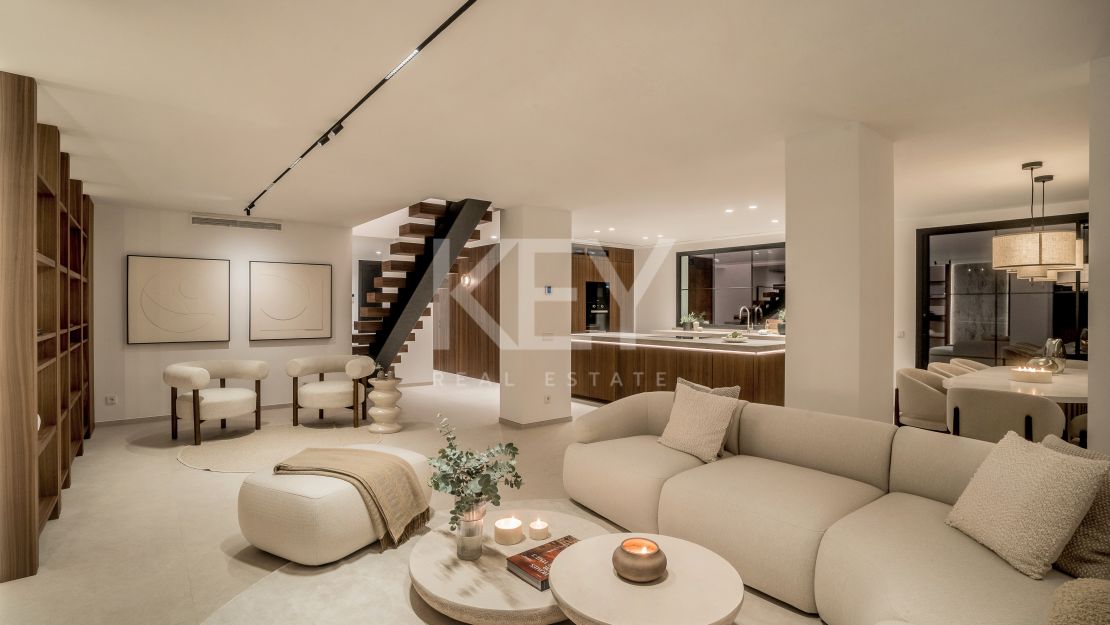 Вилла на первой линии гольф-поля, смежная, в Пеньябланка, Нуэва Андалусия