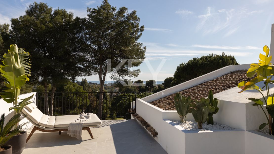 Вилла на первой линии гольф-поля, смежная, в Пеньябланка, Нуэва Андалусия