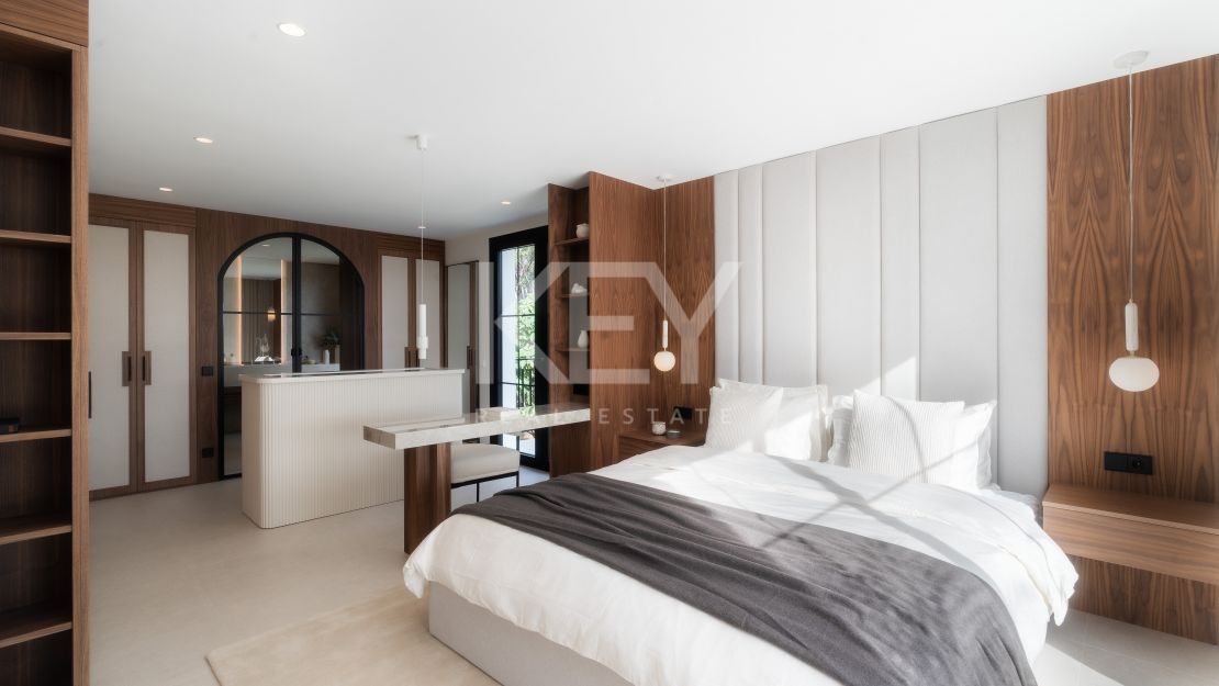 Вилла на первой линии гольф-поля, смежная, в Пеньябланка, Нуэва Андалусия